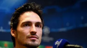 Хумелс обясни защо си е изрусил косата