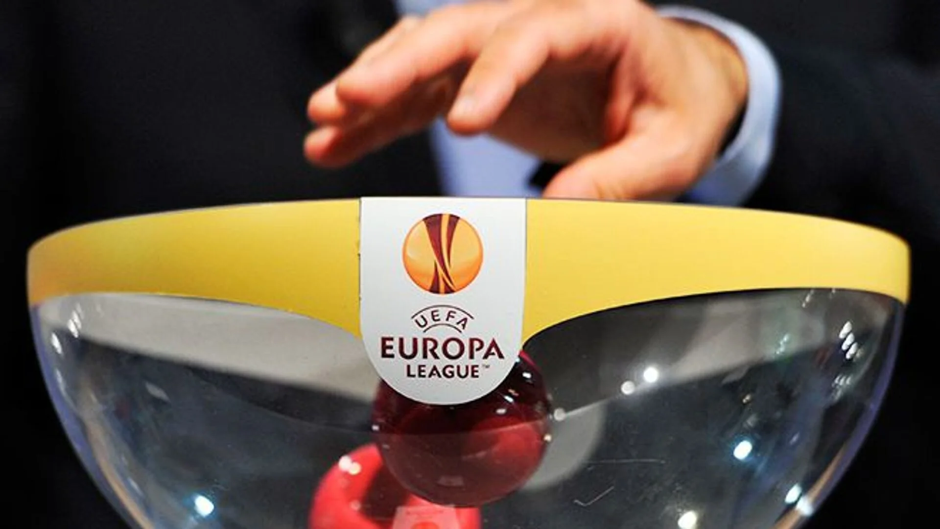 Ливърпул, Милан и Рома се разминаха на 1/8-финалите в Лига Европа (ЖРЕБИЙ)
