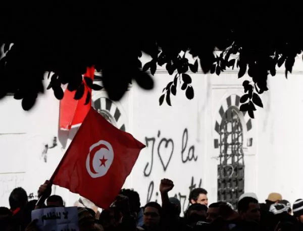 Броят на жертвите в Тунис нарасна на 37 души, втори задържан