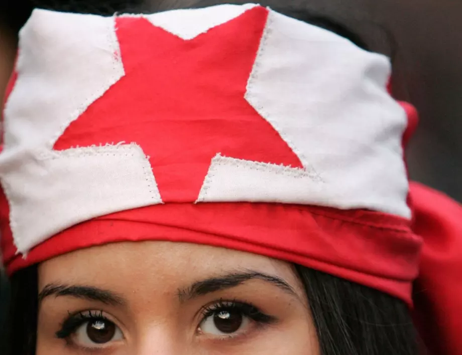 Тунис придобива независимост от Франция
