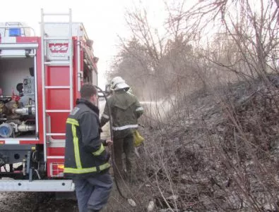 Пожарът край Вълча поляна не е загасен, но е далеч от населените места