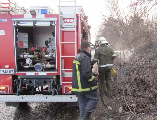 Пожар край Пазарджик, 4 противопожарни екипа са изпратени за потушването му