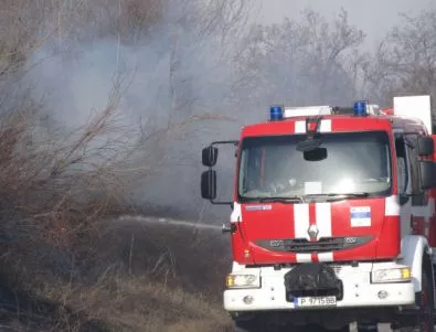 Доброволци в помощ на пожарникарите в Стара Загора