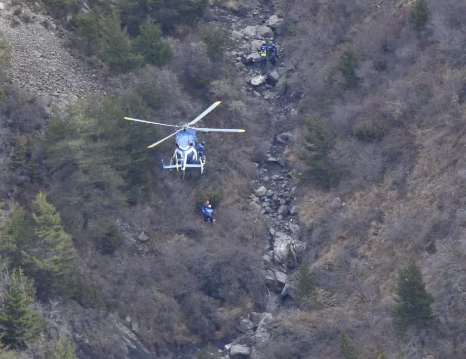  Откриха останките на изчезналия самолет в Непал 