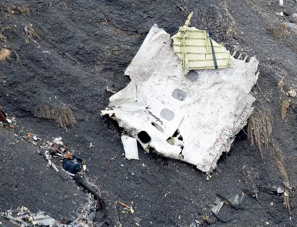 Товарен самолет се разби в Сибир, има загинали 