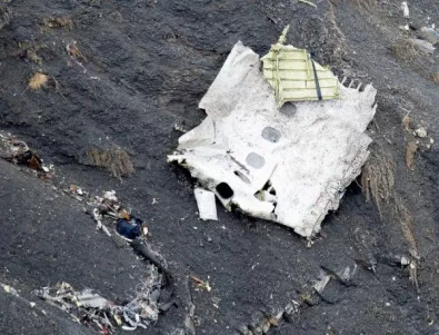 Трима загинаха при самолетна катастрофа в Швейцария 