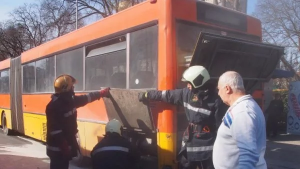 Автобус от градския транспорт се запали във Варна