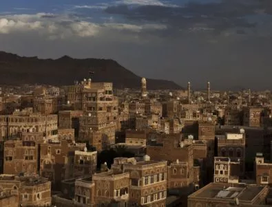 Близо 30 души в столицата на Йемен загинаха след бомбардировки