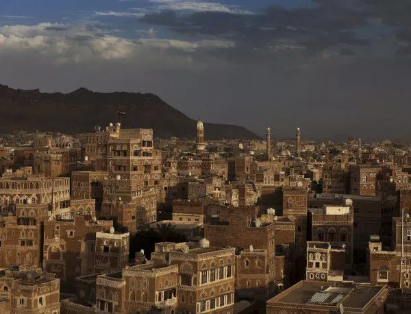 Арабската коалиция отрече предприемането на сухопътна операция в йеменския град Аден