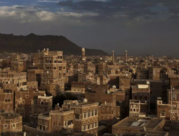 Бомбардираха резиденцията на бившия йеменски президент