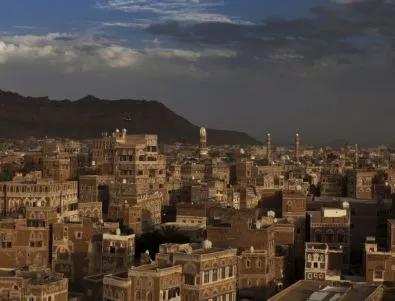 Десетки мирни граждани загинаха при въздушни удари в Йемен 