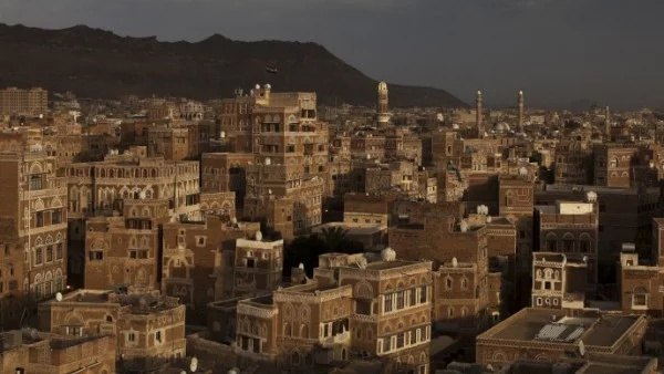 Йеменски бунтовници твърдят, че са ударили с ракета строяща се атомна централа в ОАЕ