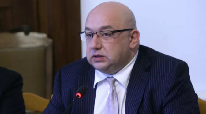 Спортният министър напусна парламента бесен, след обвинение за "Арена Бургас"