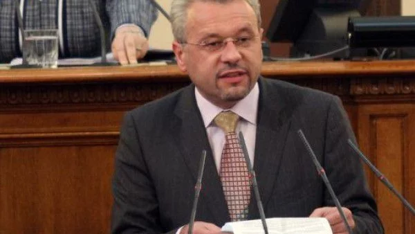 Опозицията: Вотът на недоверие цели превенция, а Москов е слаб министър