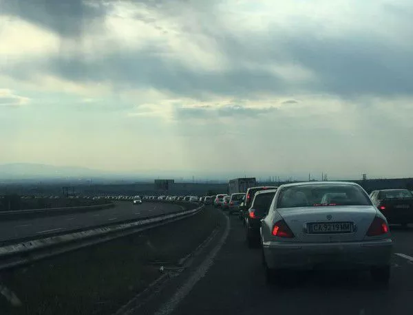 Тапа на "Витиня" в посока София изнервя шофьорите в голямото прибиране