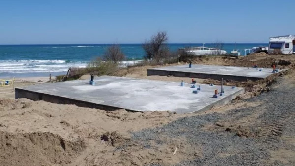 Плажът "Корал" отново се опасва с ограда