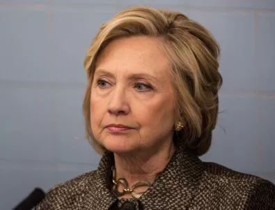 Скандалът с пощата на Хилари Клинтън срина рейтинга й