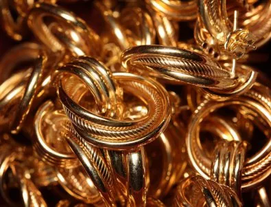 Златни накити и сума от 10 хил. лева са откраднати в Пловдивско село 
