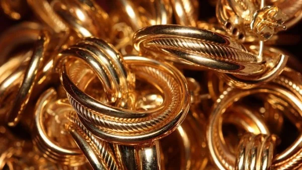 Златни и сребърни накити в бельото на румънка откриха на ГКПП Лесово