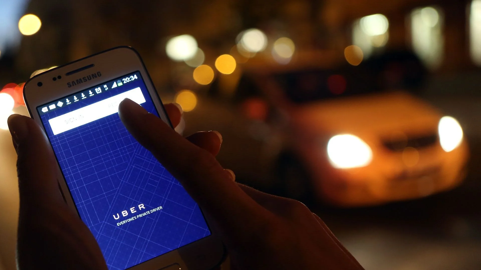 Черните таксита в Лондон съдят американската Uber за стотици милиони