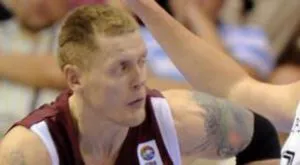 Бивш играч на Лукойл нокаутира съперник (ВИДЕО)