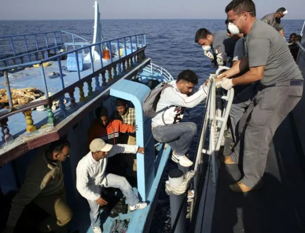 Италия очаква 200 хил. имигранти по море до края на годината