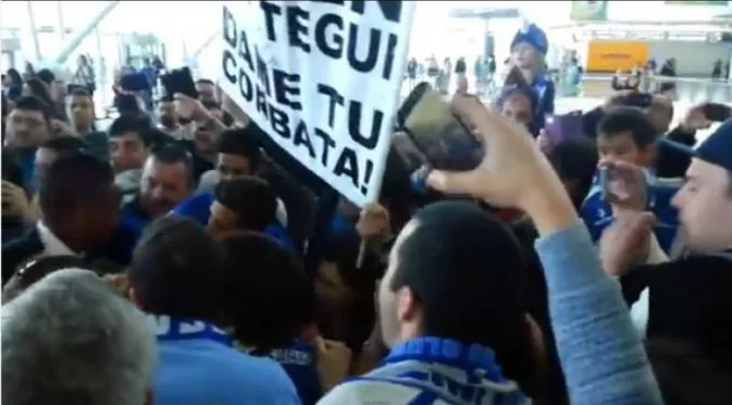 ВИДЕО: Стотици фенове изпратиха Порто преди реванша с Байерн