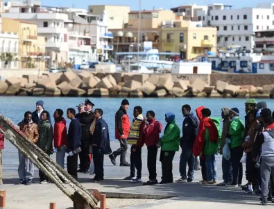Рекорден брой мигранти пристигнали на италианския остров Лампедуза