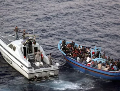 Над 100 мигранти са спасени край остров Крит