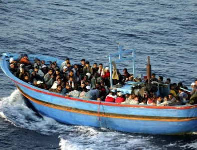 Рекорд: Над 171 000 мигранти достигнали Италия по вода през 2016 г.