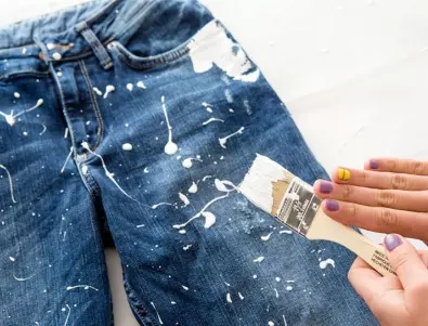 Модерните домакини знаят как да си направят напръскани дънки – ето я тайната им