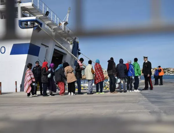 ЕС удвои помощта за Италия, Гърция и Малта за справяне с притока на мигранти