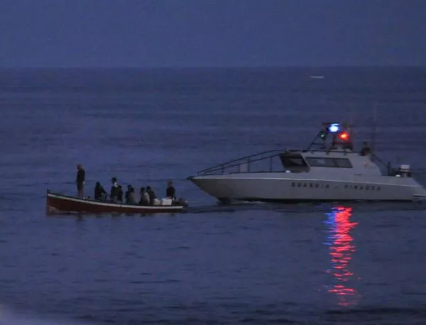 ООН разреши морската операция на ЕС срещу трафикантите на хора 