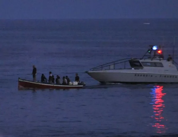 Пет деца загинаха след като лодка с мигранти потъна близо до турските брегове