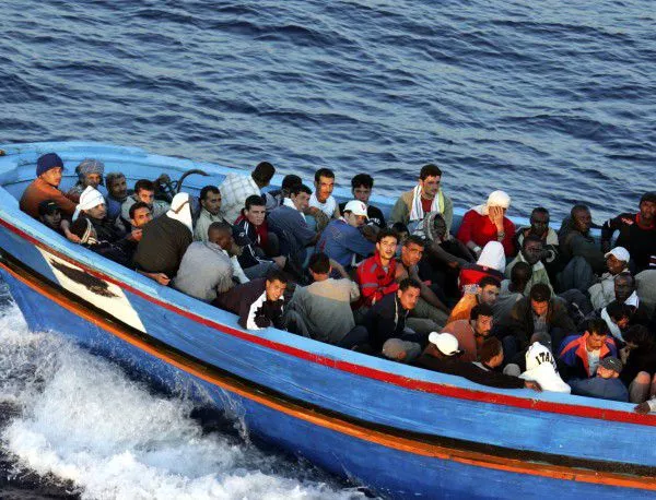 Спасиха 900 емигранти в Средиземно море