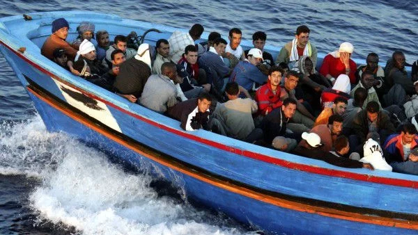 Лодка с имигранти се преобърна в Средиземно море, има стотици удавени