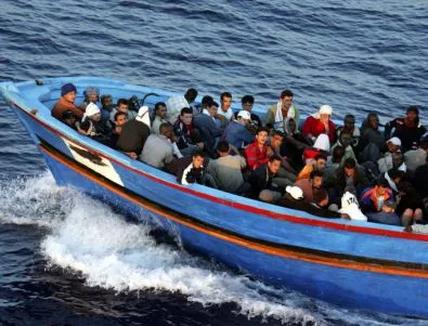 Над 700 бежанци са били спасени на Коледа в Средиземно море