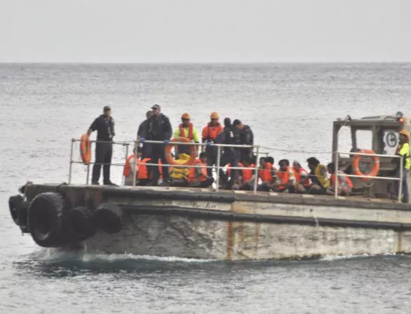 Най-малко 750 мигранти са спасени във водите край Либия