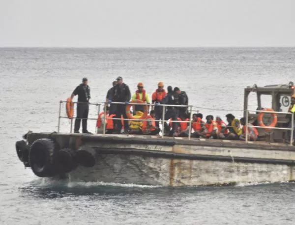Гърция не приема предложението да следи заедно с Турция движението на бежанци през Егейско море