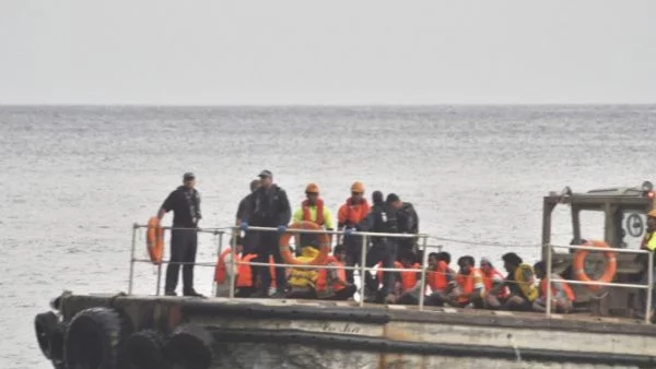 Гърция не приема предложението да следи заедно с Турция движението на бежанци през Егейско море