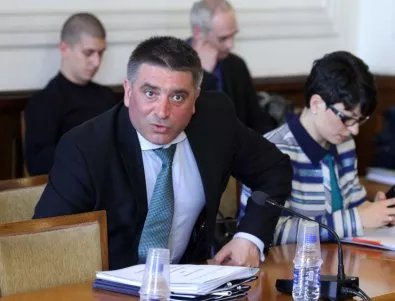 Всички срещу ГЕРБ: Правната комисия отказа да се занимава с референдума на Слави