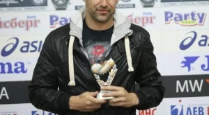 {{ otherArticle[0].article.title }}