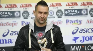 {{ otherArticle[0].article.title }}