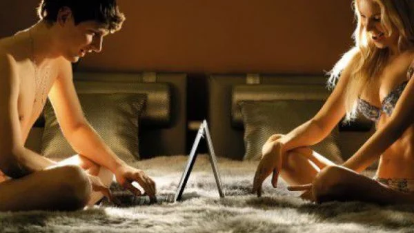 Какво една двойка никога не бива да прави в социалната мрежа