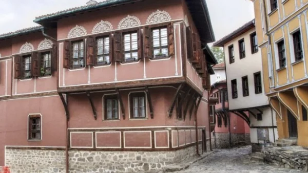 В Пловдив решиха проблема с паркирането в Стария град - правят 2 паркоместа