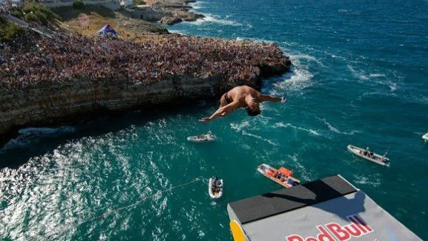 Cliff Diving легенда се завръща в Колумбия за откриването на сезона