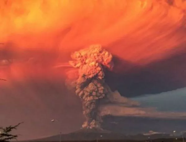 Заспал вулкан изригна и изненада Чили (ВИДЕО)