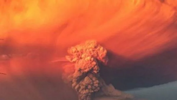 Заспал вулкан изригна и изненада Чили (ВИДЕО)