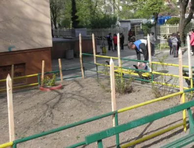 Кметът на Лъки иска да премахва детски площадки, за да строи бараки за дърва