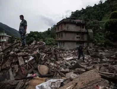 Над 850 са загиналите при силното земетресение в Непал*